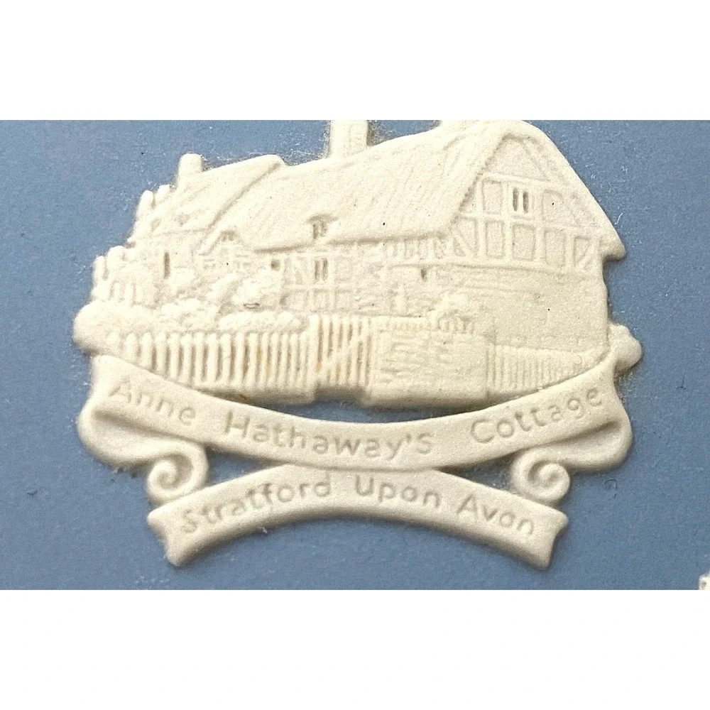 Vintage WEDGWOOD Heart Trinket Box ANNE HATHAWAY'S COTTAGE Stratford upon Avon